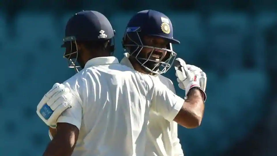 India Batsman Murali Vijay issued an early warning to the Australian bowlers as he slammed a scintillating century on the fourth day of team’s warm-up clash against Cricket Australia XI at the Sydney Cricket Ground (SCG) on Saturday.