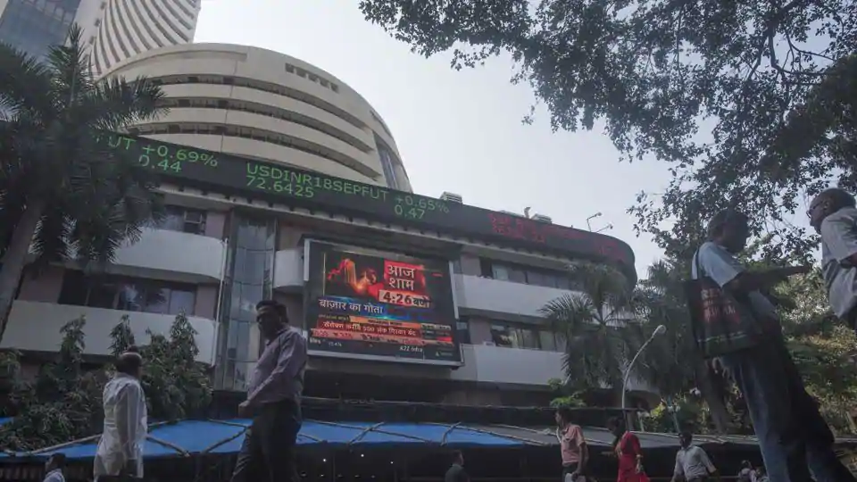 Sensex falls 572 points on weak global cues