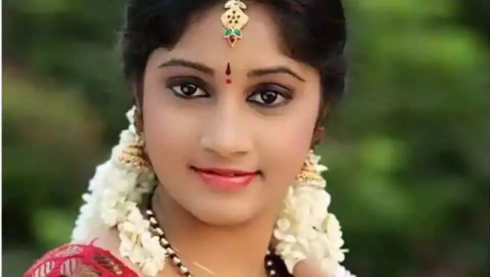 Telugu TV actress Naga Jhansi who acted in ‘Pavitra Bandham’ commits suicide in Hyderabad